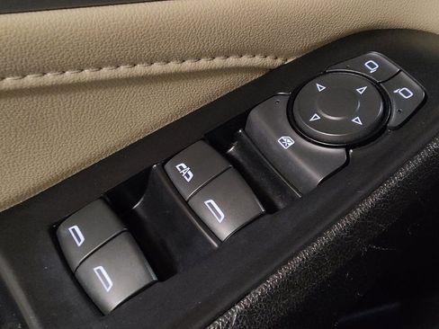 Used 2022 Chevrolet Traverse LT image 27