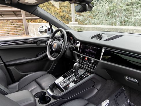 Certified 2026 Porsche Macan AWD/4WD image 59