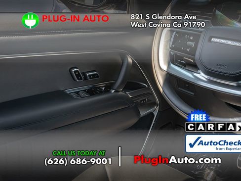 Used 2025 Land Rover Range Rover SV image 20