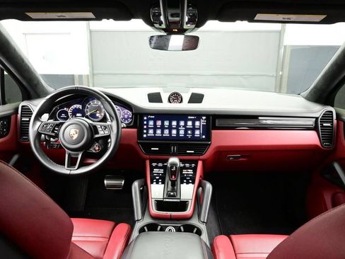 Certified 2023 Porsche Cayenne Turbo GT AWD/4WD image 20