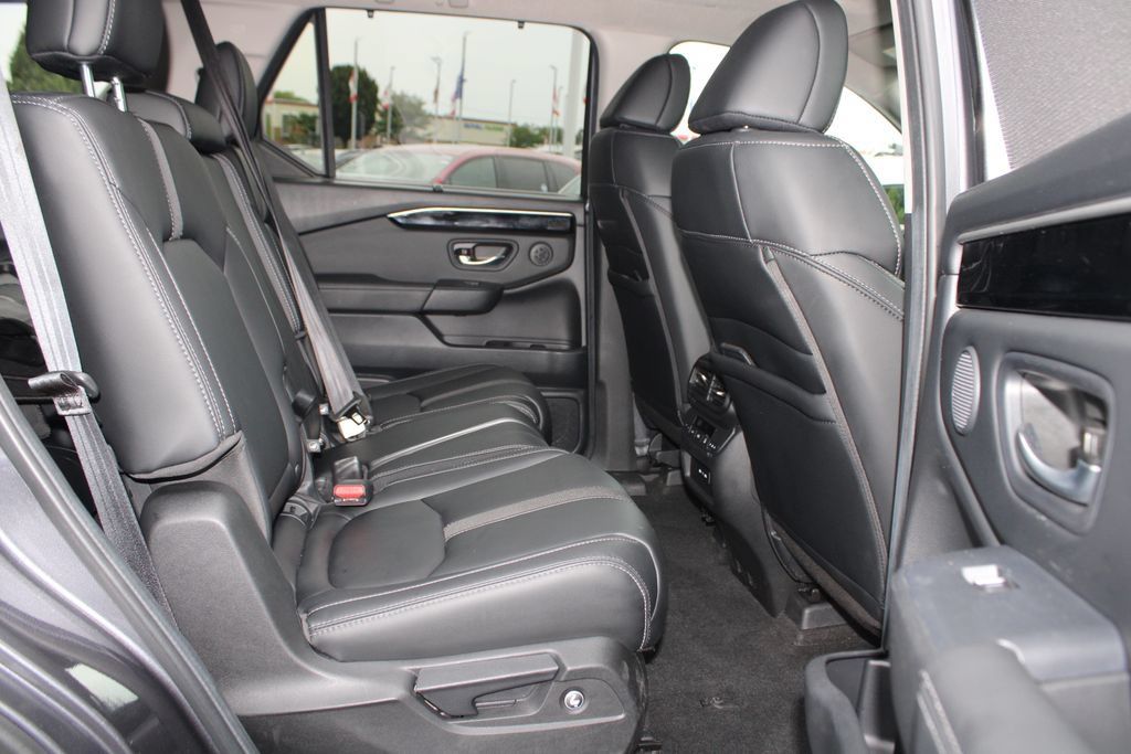 Certified 2025 Honda Pilot Touring image 13