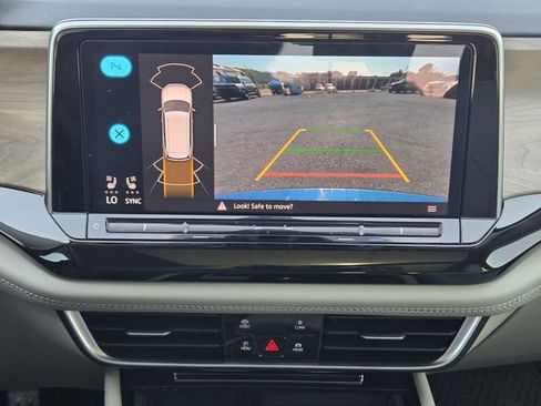 Used 2024 Volkswagen Atlas SE FWD image 18