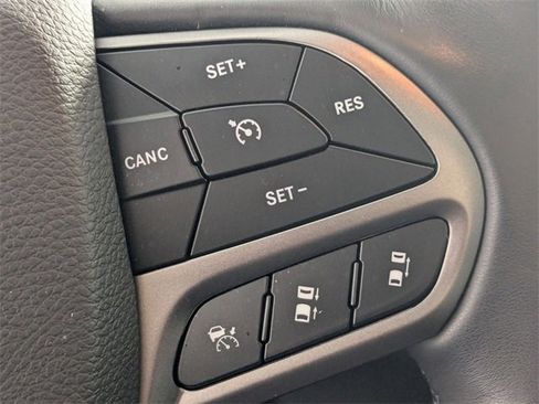 Used 2019 Jeep Cherokee Limited w/ Technology Group image 18