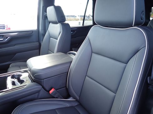 New 2026 GMC Yukon Elevation image 18