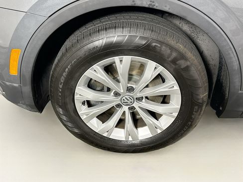 Used 2018 Volkswagen Tiguan SE w/ Panoramic Sunroof Package image 11