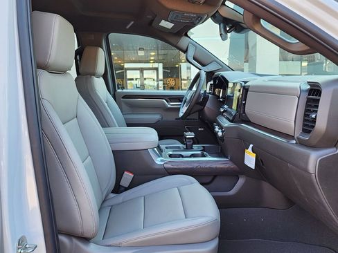 New 2026 GMC Sierra 1500 SLT w/ SLT Premium Plus Package image 38