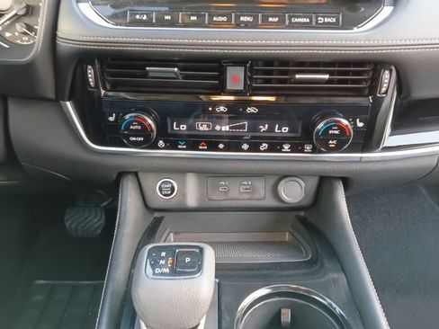 Used 2023 Nissan Rogue SL w/ SL Premium Package FWD image 4