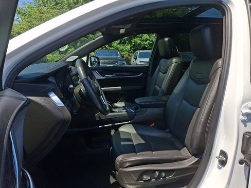 Certified 2022 Cadillac XT5 Premium Luxury AWD/4WD image 17