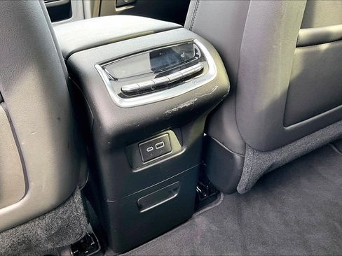 Used 2025 Cadillac XT6 Premium Luxury image 34