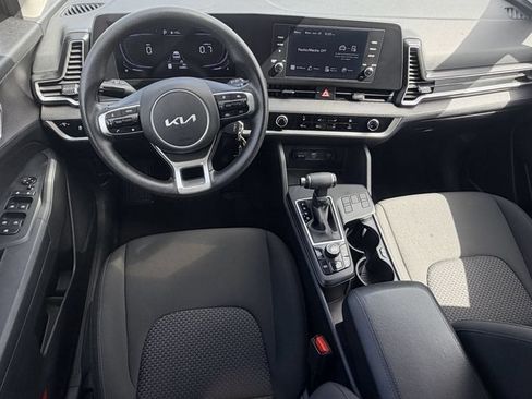 Used 2025 Kia Sportage LX FWD image 11