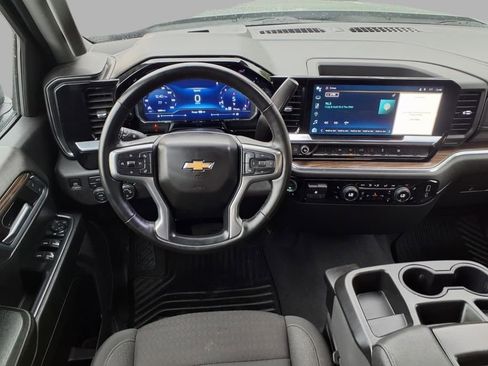 Used 2025 Chevrolet Silverado 1500 LT image 4