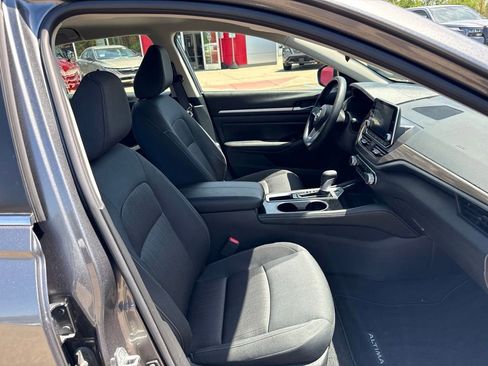 Used 2023 Nissan Altima 2.5 SV FWD image 21