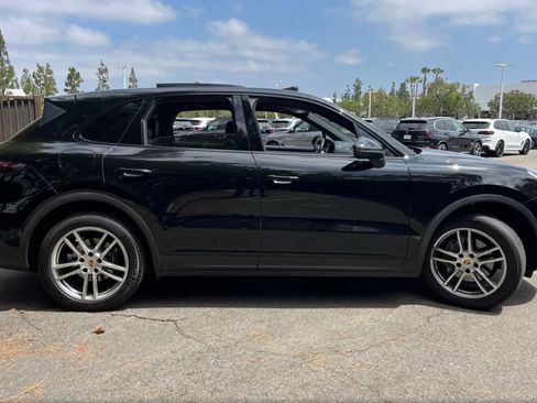 Used 2019 Porsche Cayenne AWD/4WD image 2