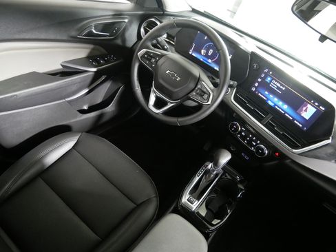 Used 2025 Chevrolet Trax ACTIV w/ Driver Confidence Package FWD image 9