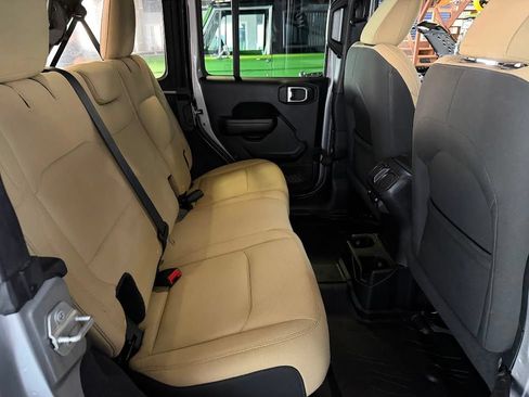 Used 2018 Jeep Wrangler Unlimited Sport S AWD/4WD image 17