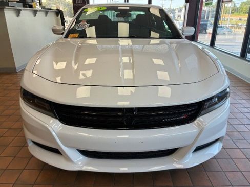 Used 2018 Dodge Charger SXT image 4