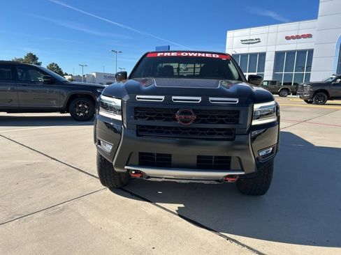Used 2025 Nissan Frontier PRO-4X w/ Black Accent Package image 2