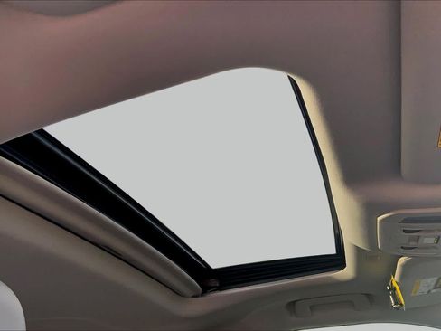 Used 2020 Toyota Highlander XLE FWD image 14