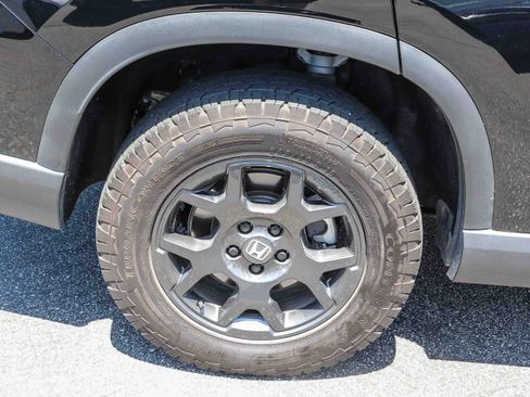 Used 2025 Honda Pilot TrailSport image 8