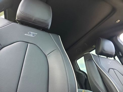 New 2026 Chrysler Pacifica Limited w/ Uconnect Theater Family Group image 14