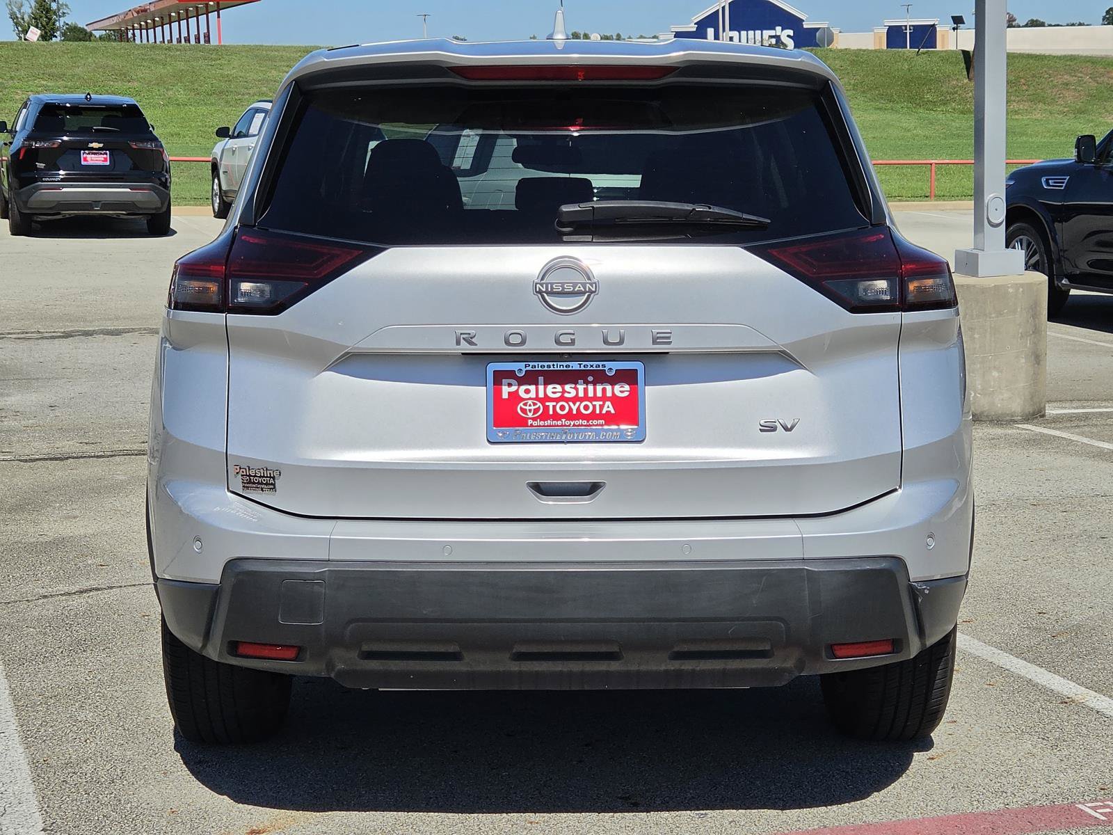Used 2024 Nissan Rogue SV FWD image 5