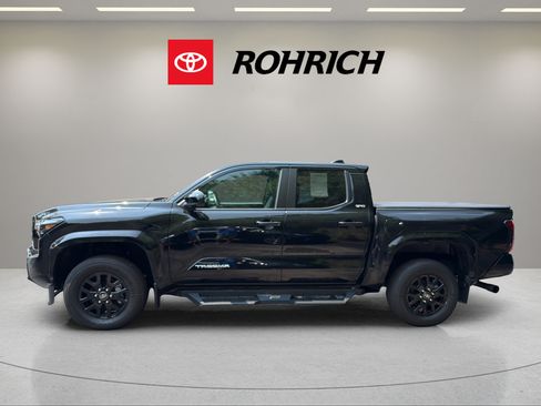 Used 2024 Toyota Tacoma SR5 AWD/4WD image 9