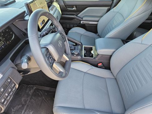 Certified 2025 Toyota Tacoma Trailhunter image 12