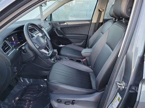 Certified 2022 Volkswagen Tiguan SE image 13