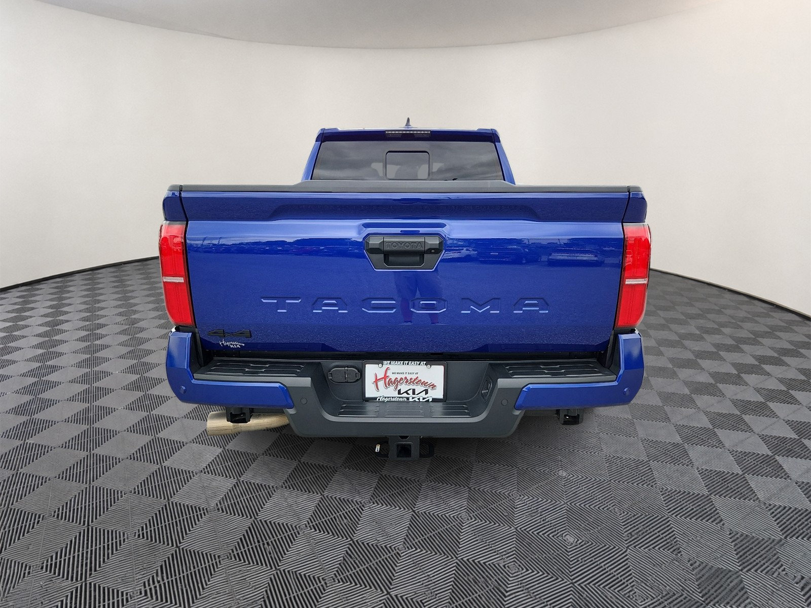 Used 2024 Toyota Tacoma TRD Off-Road AWD/4WD image 5