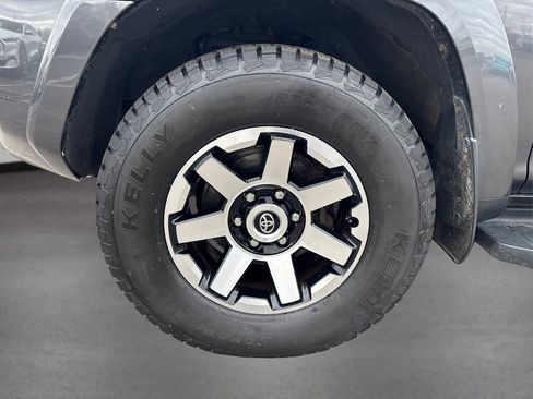 Used 2018 Toyota 4Runner TRD Off-Road Premium image 12