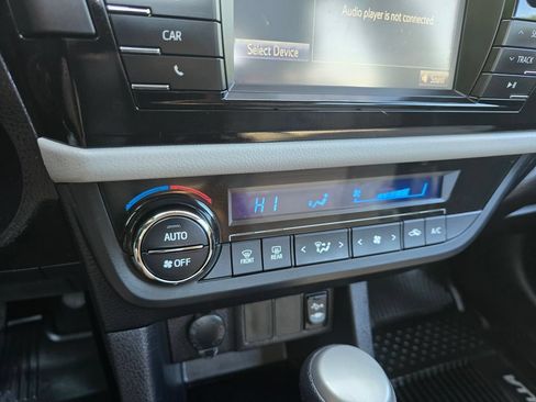 Used 2015 Toyota Corolla LE FWD image 22