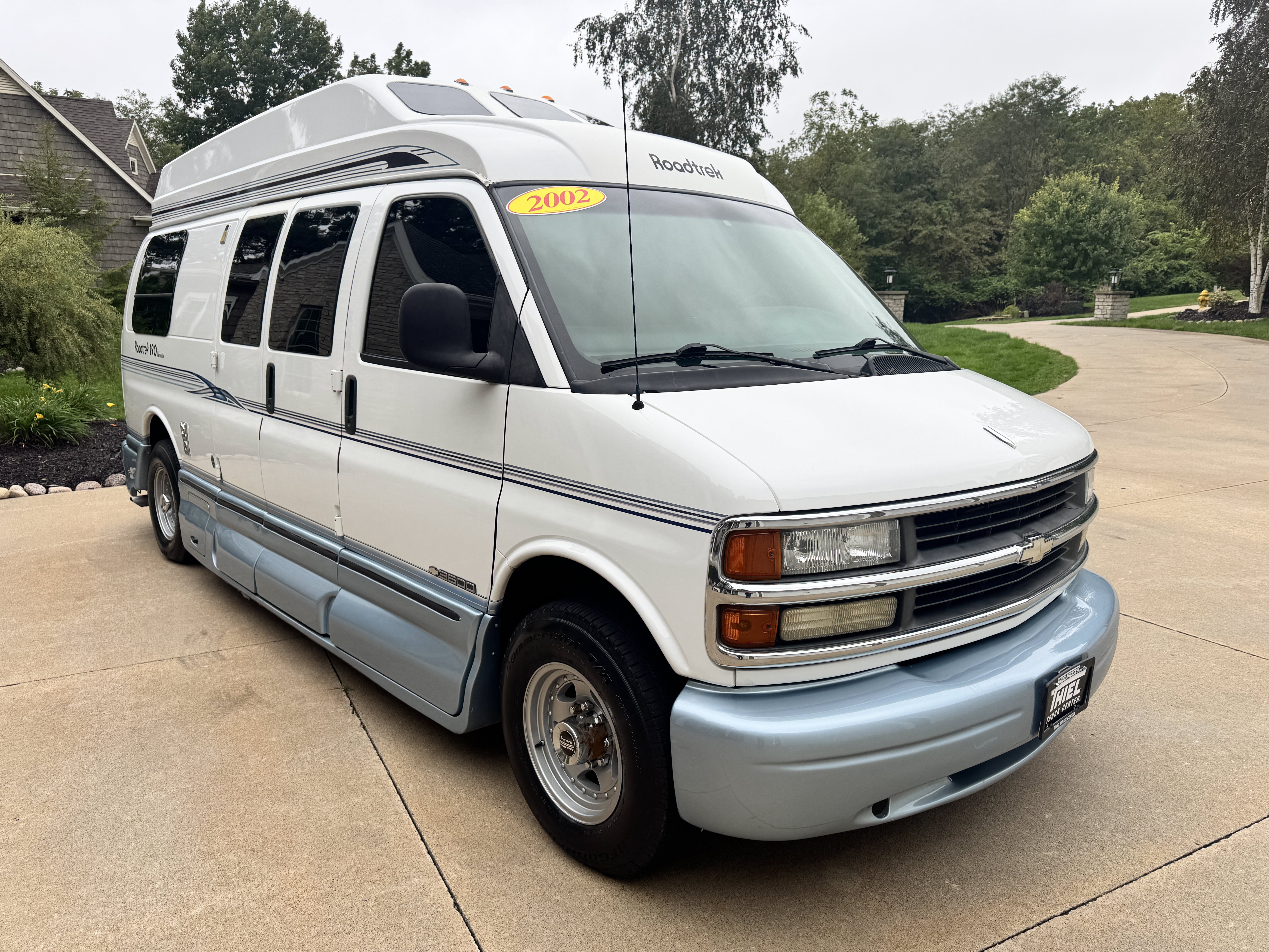 Used 2002 Chevrolet Express 3500 Extended w/ Preferred Equipment Group 2 RWD image 9