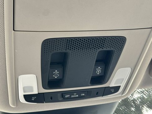 Used 2025 Honda Pilot Touring image 24