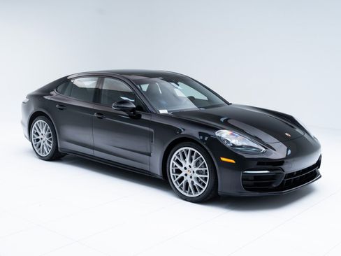Certified 2022 Porsche Panamera image 5