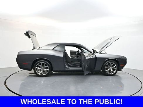 Used 2017 Dodge Challenger SXT RWD image 41