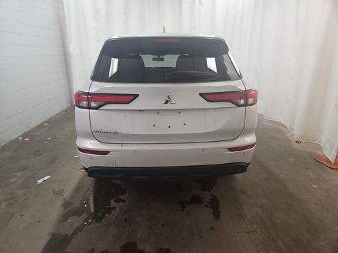 Used 2024 Mitsubishi Outlander ES image 6