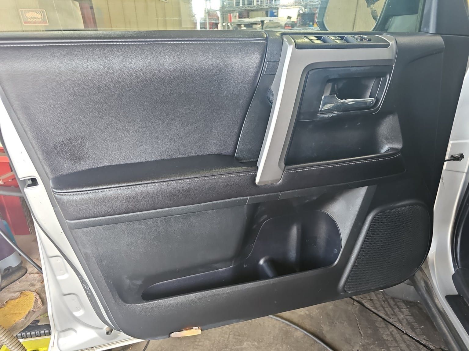 Used 2016 Toyota 4Runner SR5 AWD/4WD image 11