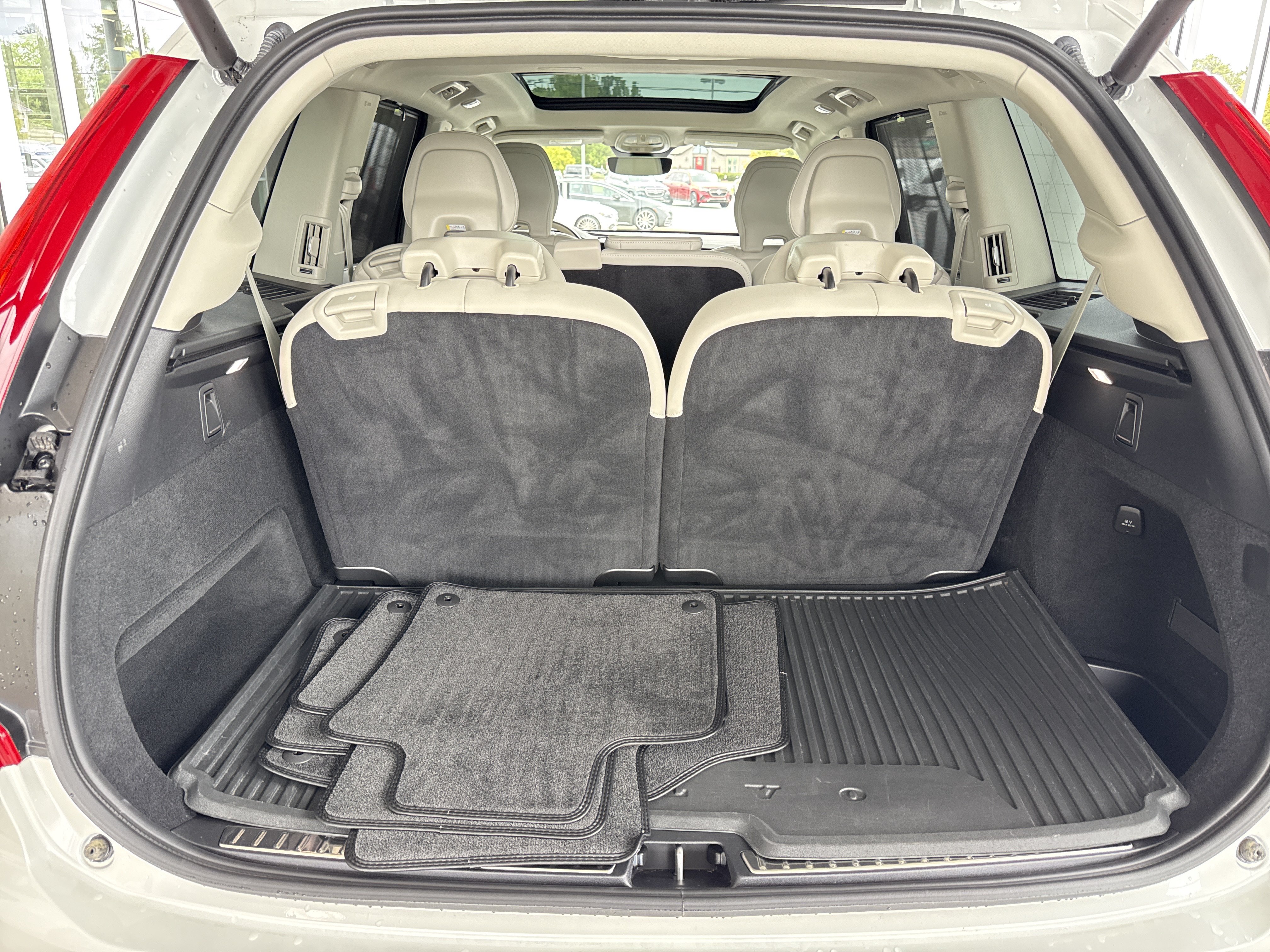 Used 2025 Volvo XC90 B6 Ultra w/ Protection Package AWD/4WD image 12