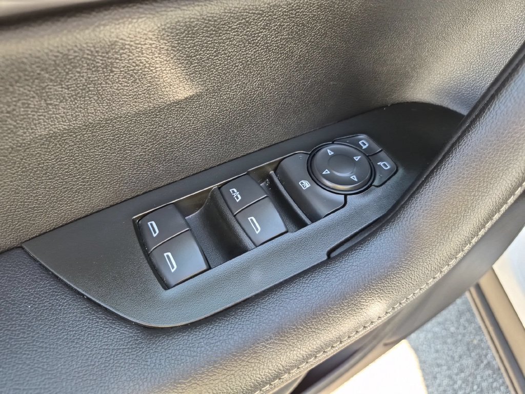 Used 2025 Chevrolet Blazer LT FWD image 13