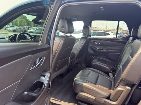 Certified 2023 Chevrolet Traverse LT w/ LT Premium Package AWD/4WD image 30