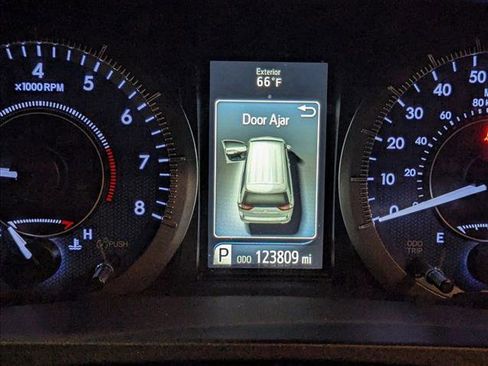 Used 2016 Toyota Sienna Limited image 11