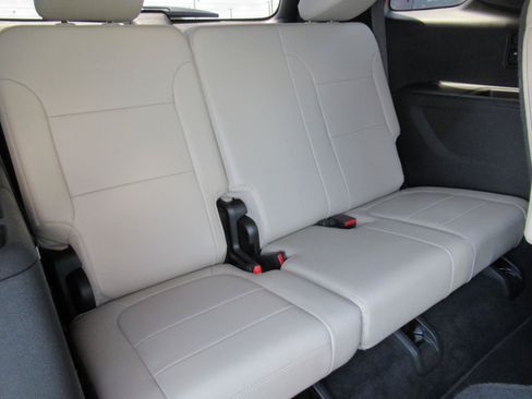 Certified 2023 Chevrolet Traverse Premier FWD image 36
