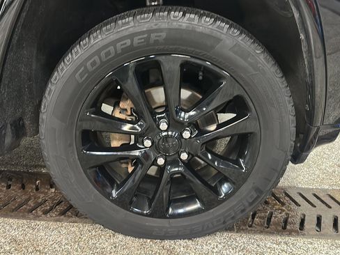 Used 2020 Jeep Grand Cherokee Altitude image 11