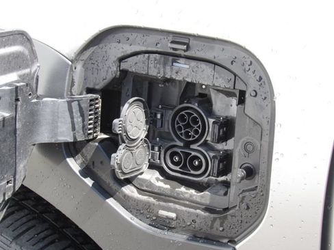 Used 2024 Subaru Solterra AWD/4WD image 10