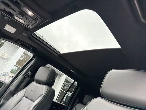 Used 2023 GMC Yukon XL Denali RWD image 28