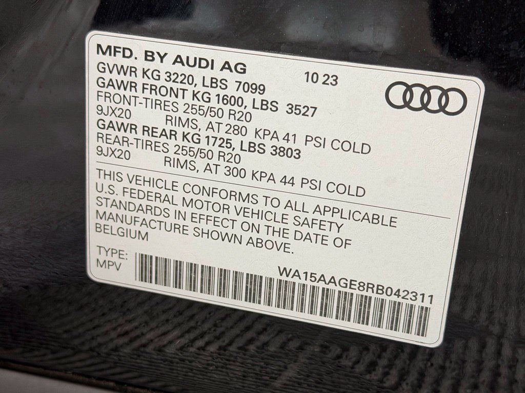 Used 2024 Audi Q8 e-tron Premium Plus w/ Premium Plus Package AWD/4WD image 32