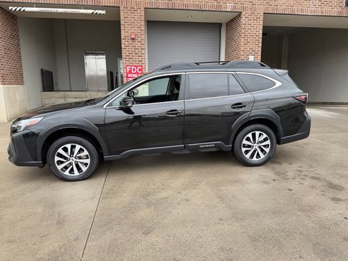 Used 2023 Subaru Outback Premium AWD/4WD image 4