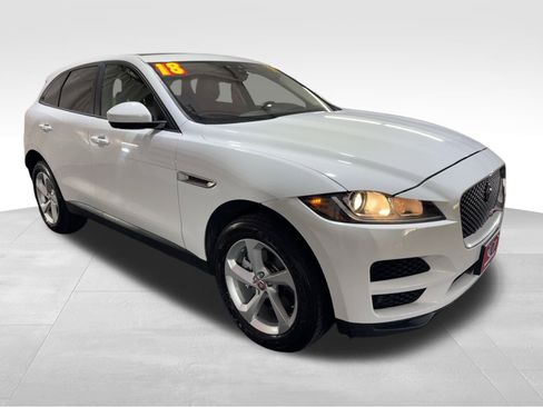 Used 2018 Jaguar F-PACE Premium image 3