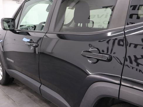 Used 2019 Jeep Renegade Latitude AWD/4WD image 31