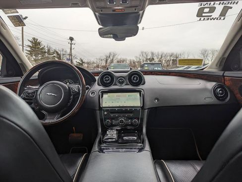 Used 2019 Jaguar XJ R-Sport image 37